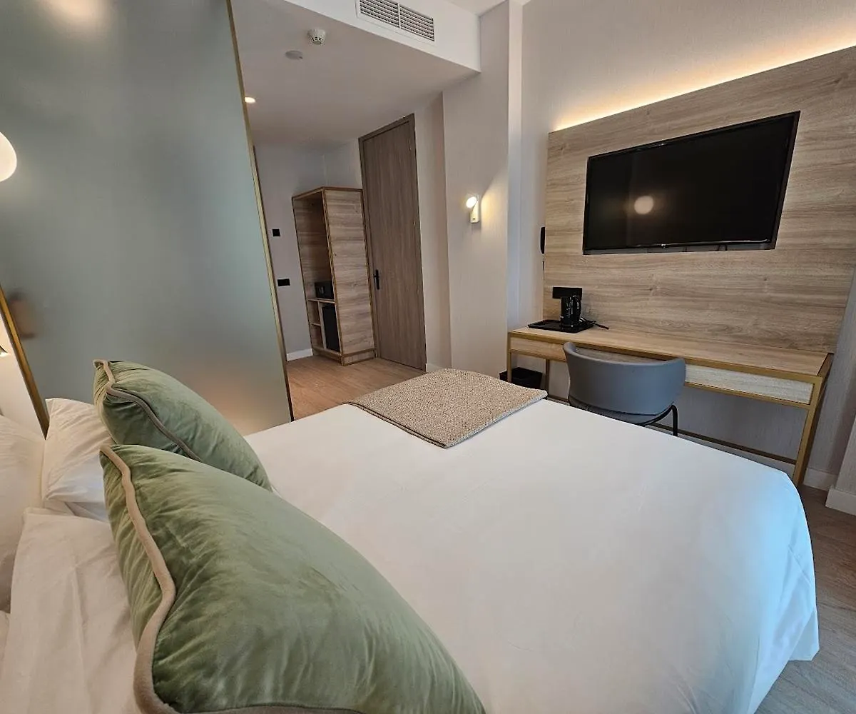 Hotel Malaga Vibes 3*,