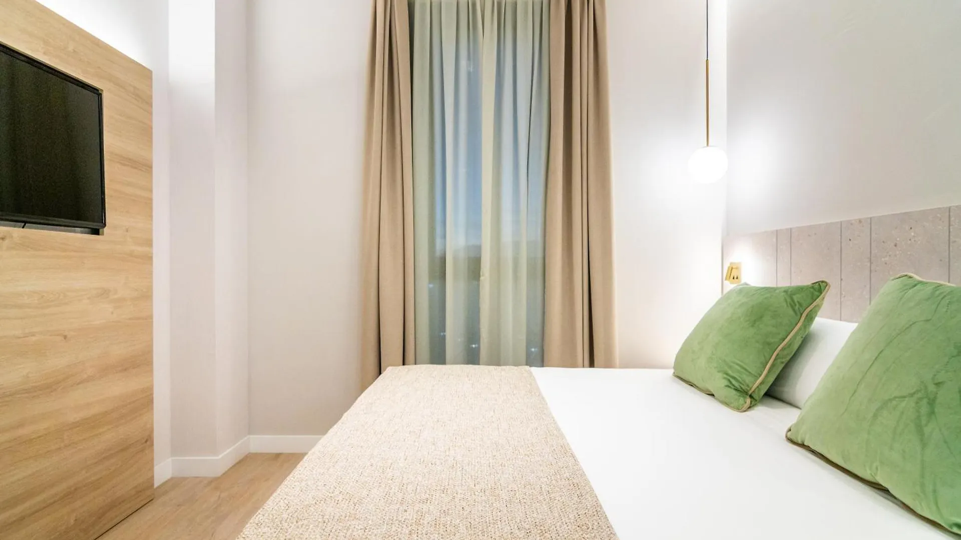 Hotel Malaga Vibes 3*,