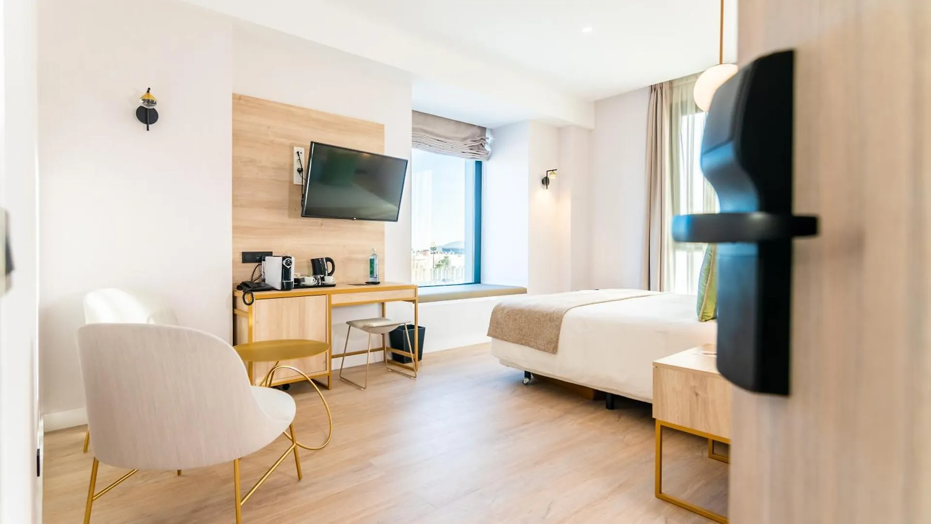 Hotel Malaga Vibes 3*,